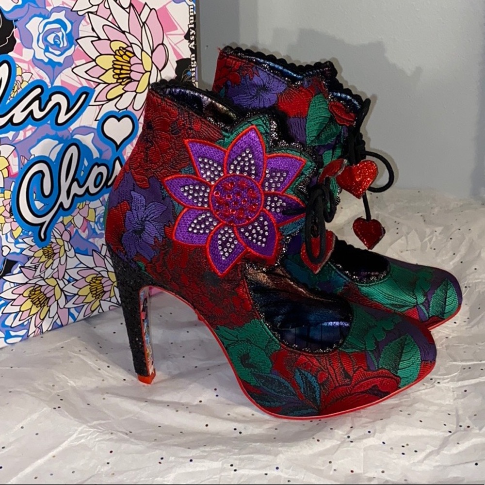 NIB Irregular Choice heels sz 37